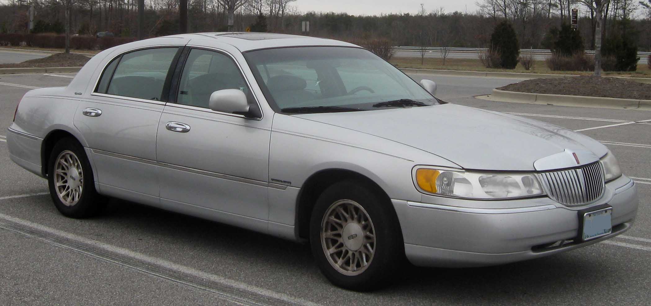 1999 Lincoln Town Car Signature